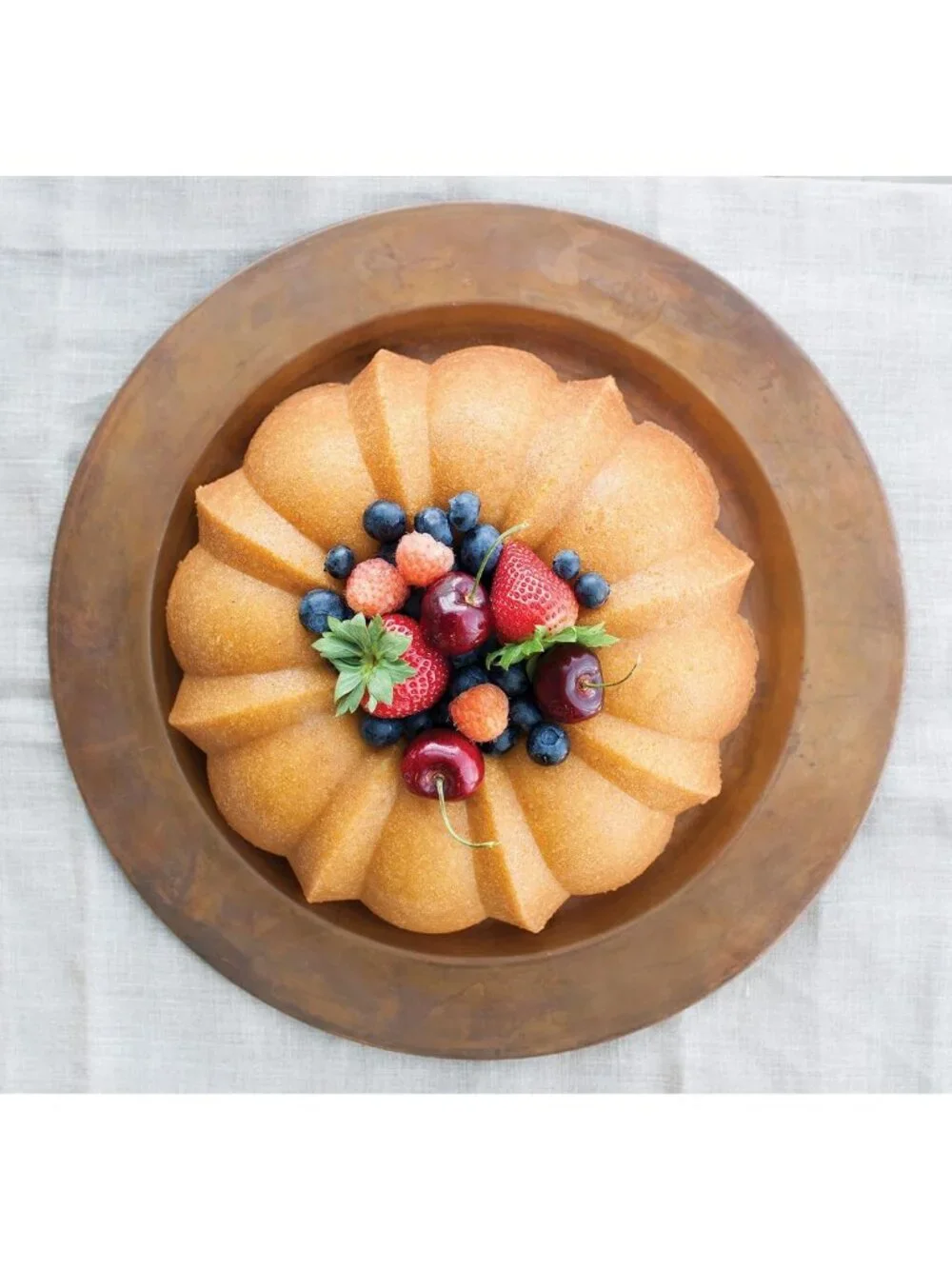 Classic 12-Cup Bundt Pan - Nonstick Bakeware for Perfect Cakes & Desserts